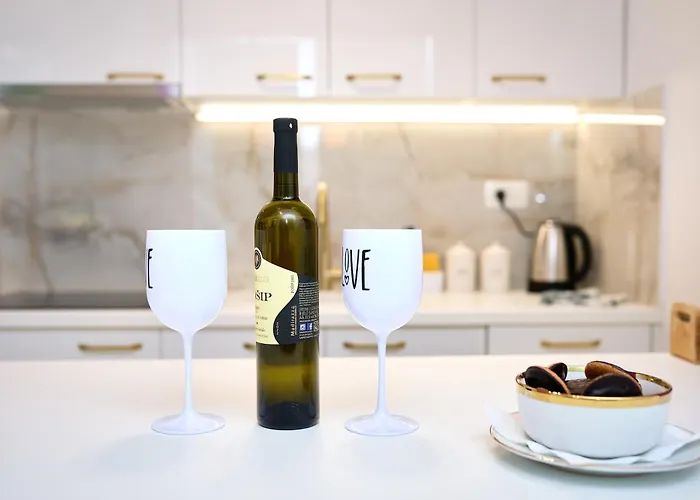 Golden Rose - Walking Distance 1 Km From Old Town